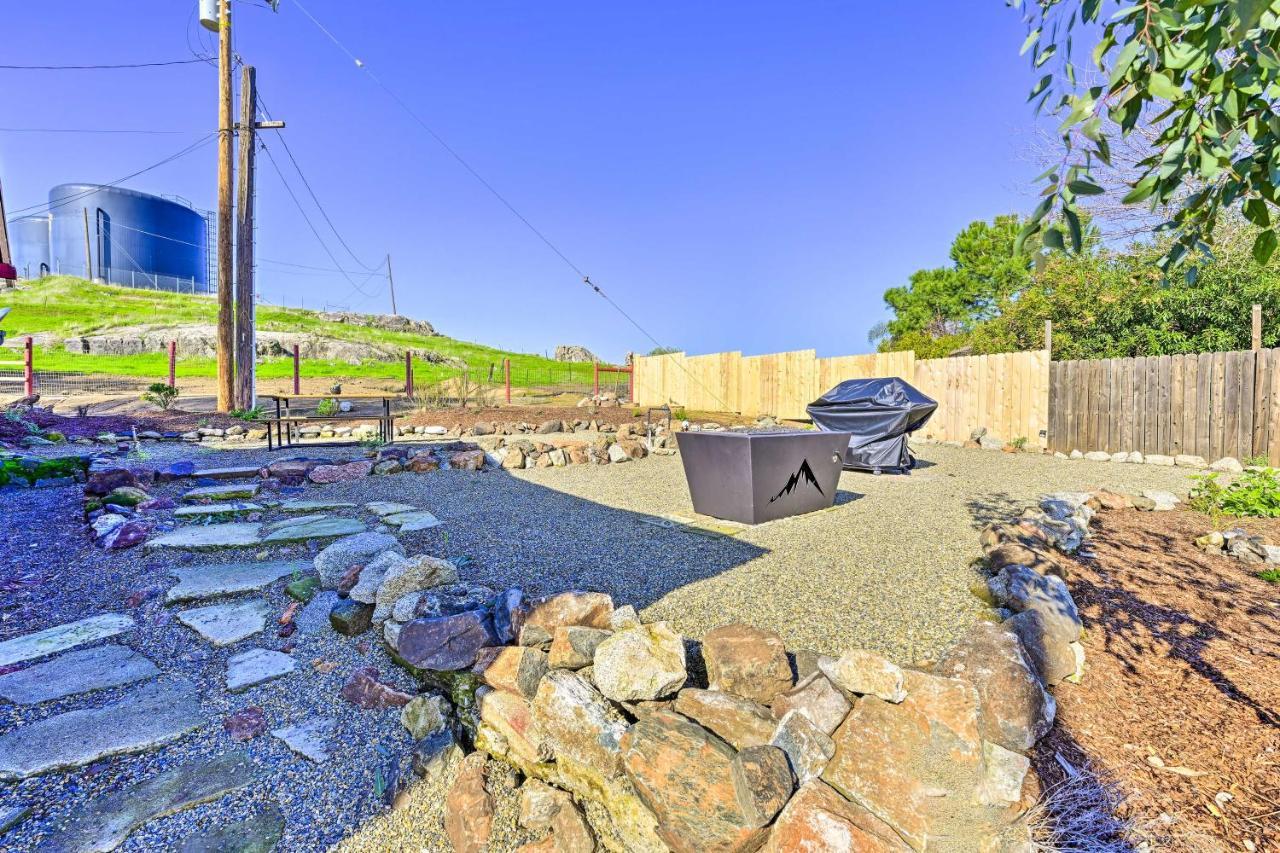 Peaceful Ranch Home With Sierra Nevada Views Woodlake Екстериор снимка