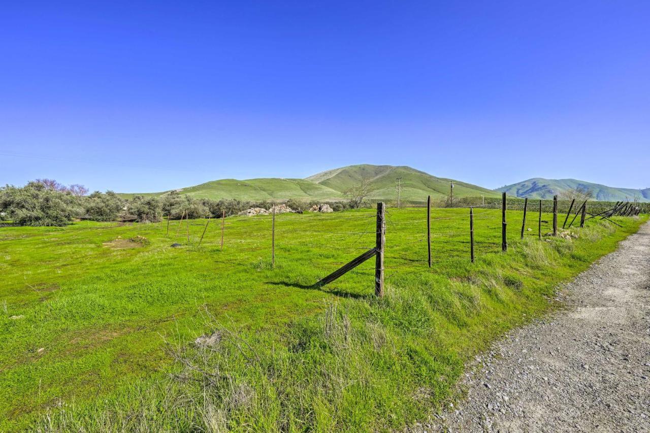 Peaceful Ranch Home With Sierra Nevada Views Woodlake Екстериор снимка