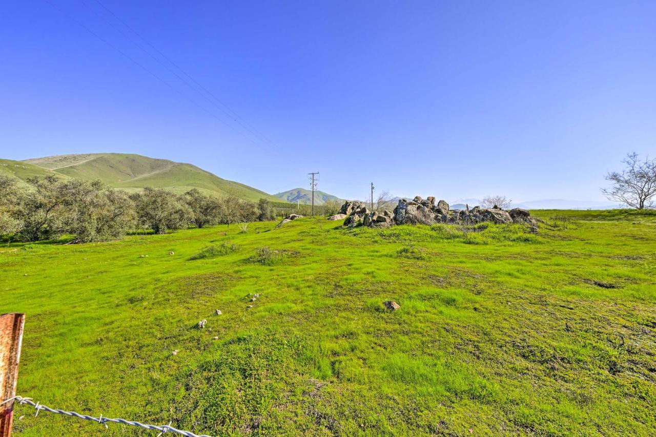 Peaceful Ranch Home With Sierra Nevada Views Woodlake Екстериор снимка